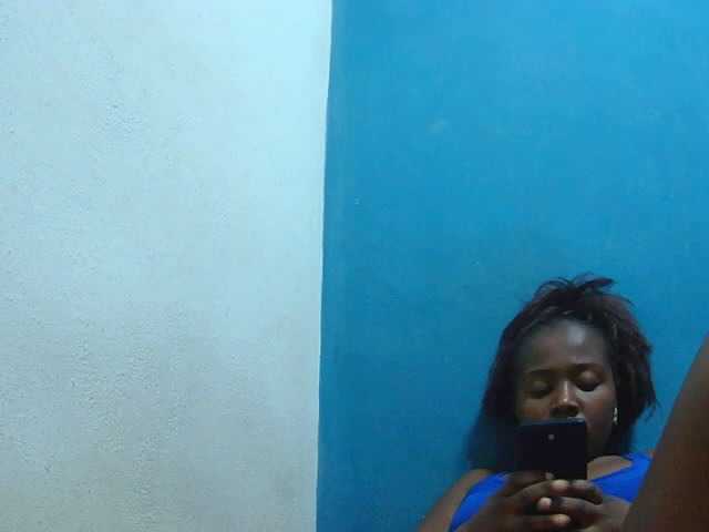 Tinah2 live cam on BongaCams