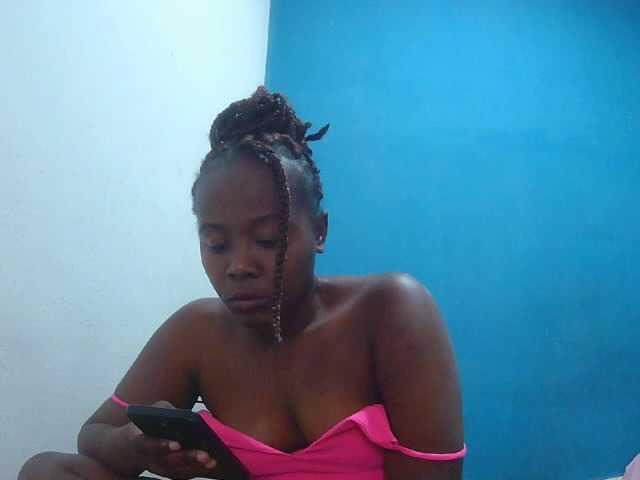 Tinah2 live cam on BongaCams