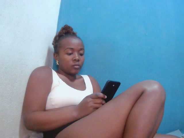 Tinah2 live cam on BongaCams