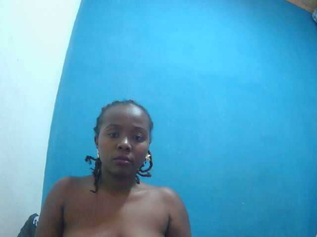 Tinah2 live cam on BongaCams