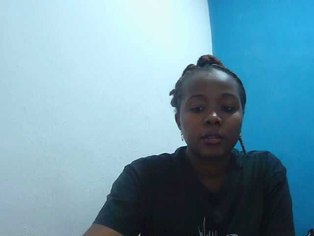 Tinah2 live cam on BongaCams