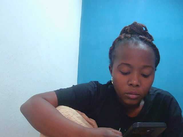 Tinah2 live cam on BongaCams