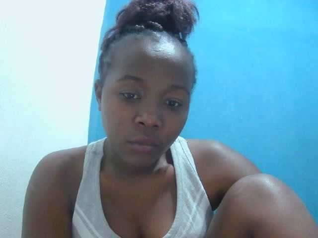 Tinah2 live cam on BongaCams