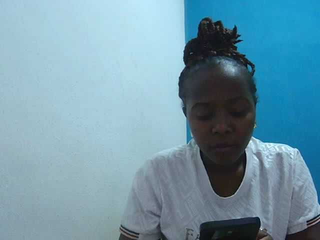 Tinah2 live cam on BongaCams