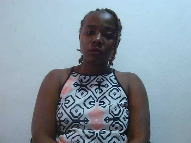 Tinah2 live cam on BongaCams