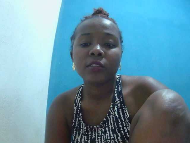 Tinah2 live cam on BongaCams