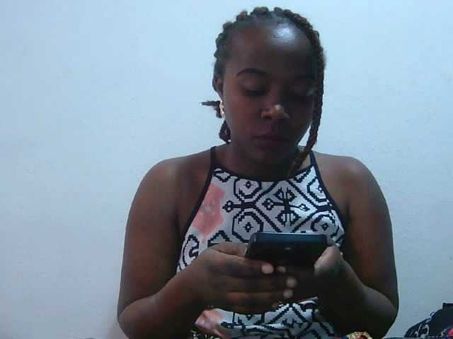 Tinah2 live cam on BongaCams