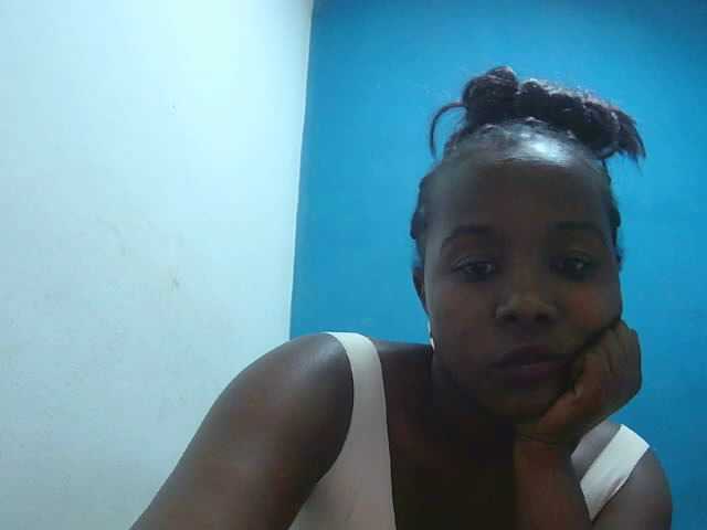 Tinah2 live cam on BongaCams