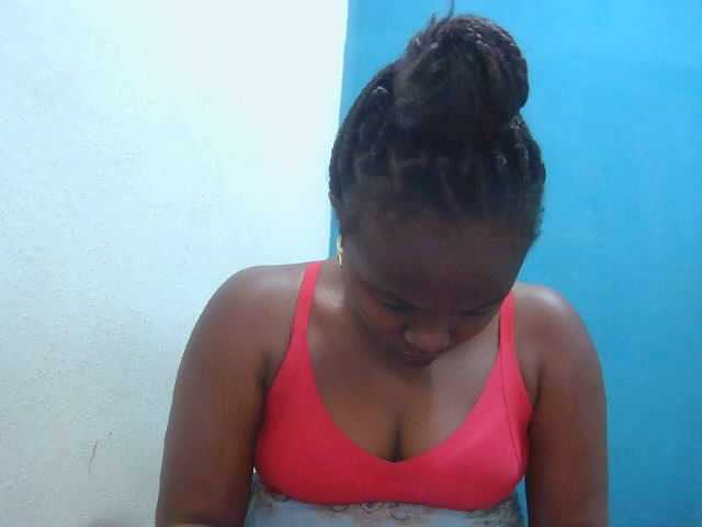 Tinah2 live cam on BongaCams