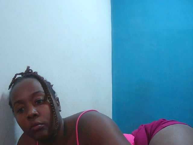 Tinah2 live cam on BongaCams