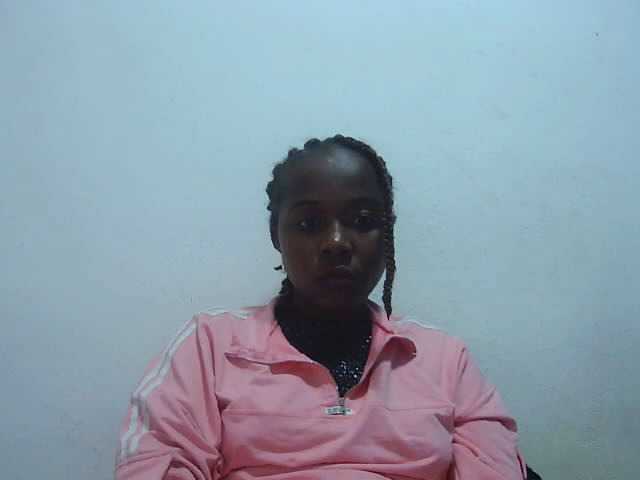 Tinah2 live cam on BongaCams