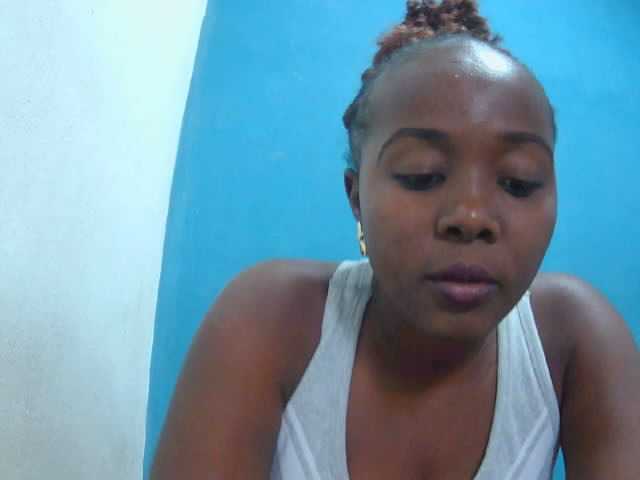 Tinah2 live cam on BongaCams