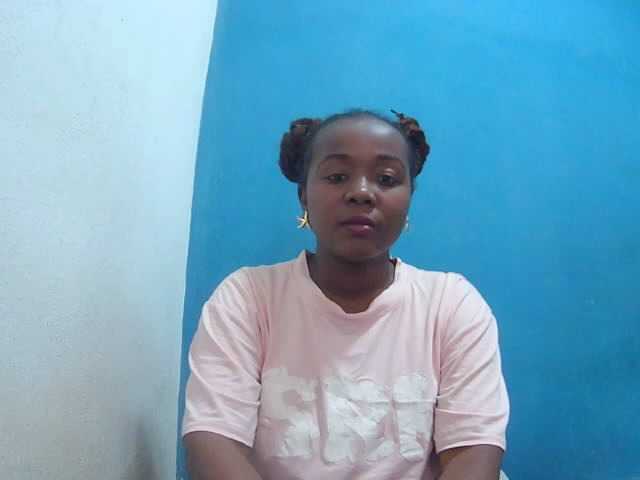 Tinah2 live cam on BongaCams