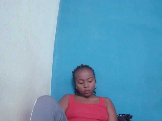 Tinah2 live cam on BongaCams