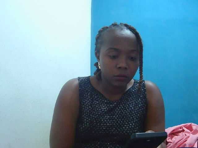 Tinah2 live cam on BongaCams