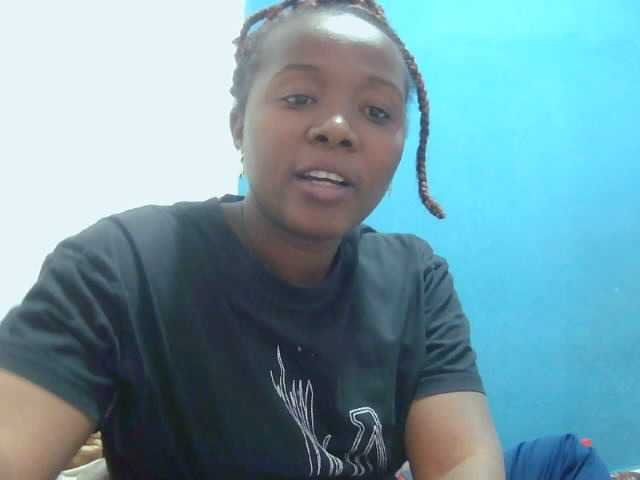 Tinah2 live cam on BongaCams