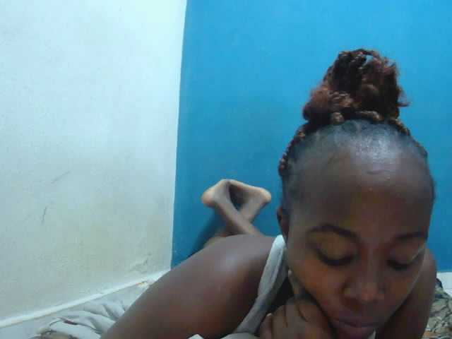 Tinah2 live cam on BongaCams