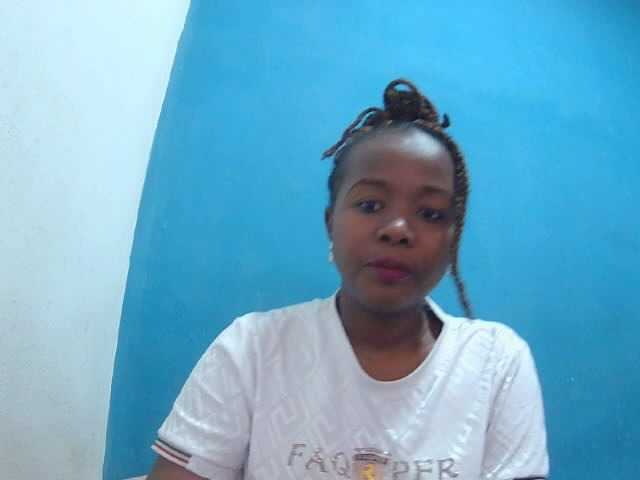 Tinah2 live cam on BongaCams
