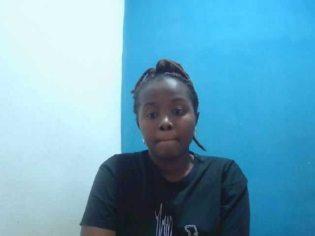Tinah2 live cam on BongaCams
