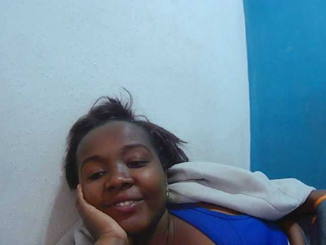 Tinah2 live cam on BongaCams