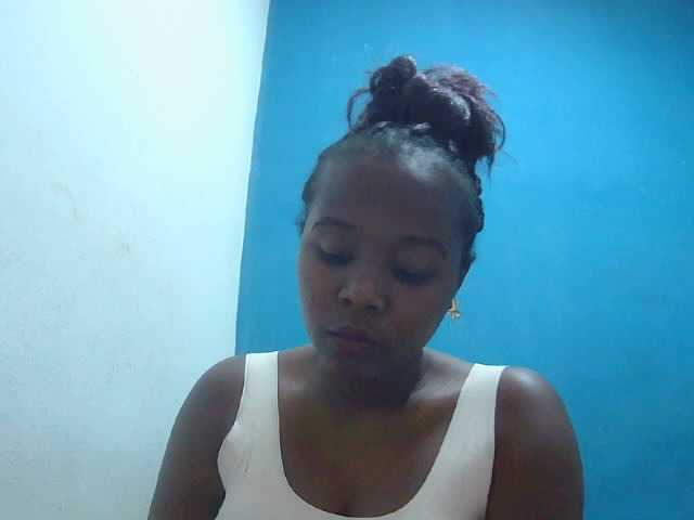 Tinah2 live cam on BongaCams