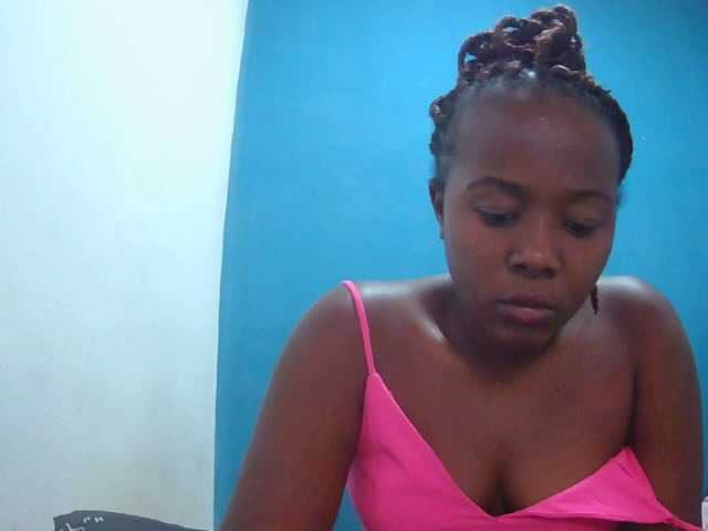 Tinah2 live cam on BongaCams