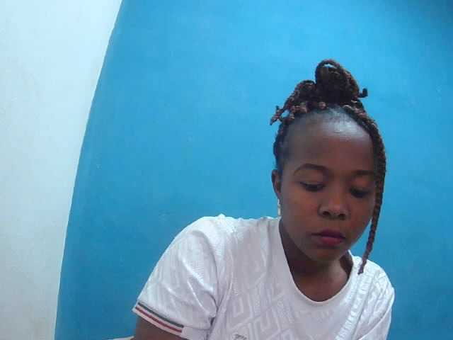 Tinah2 live cam on BongaCams