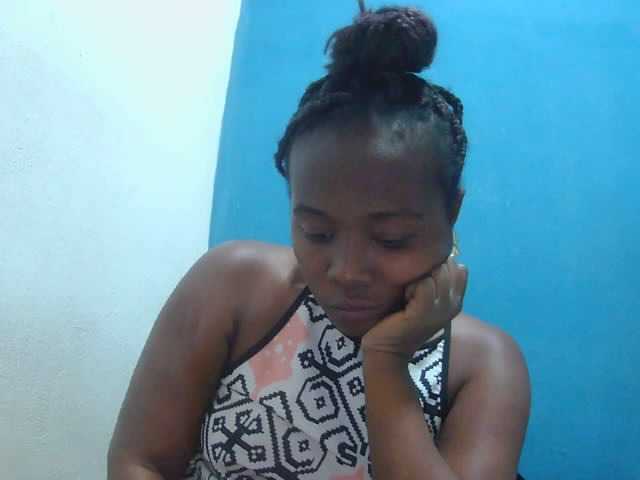 Tinah2 live cam on BongaCams