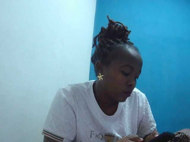 Tinah2 live cam on BongaCams