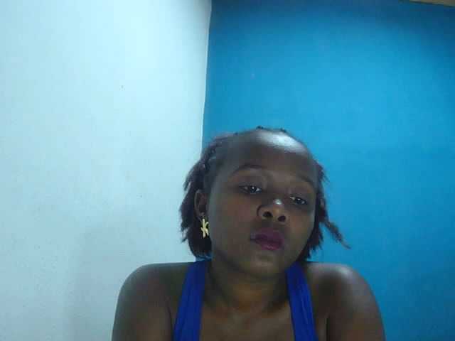 Tinah2 live cam on BongaCams