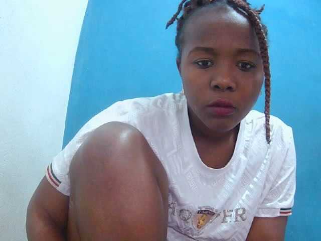 Tinah2 live cam on BongaCams