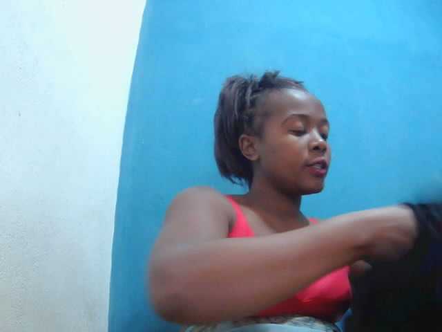 Tinah2 live cam on BongaCams
