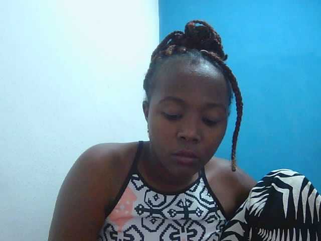 Tinah2 live cam on BongaCams