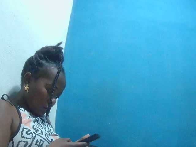Tinah2 live cam on BongaCams