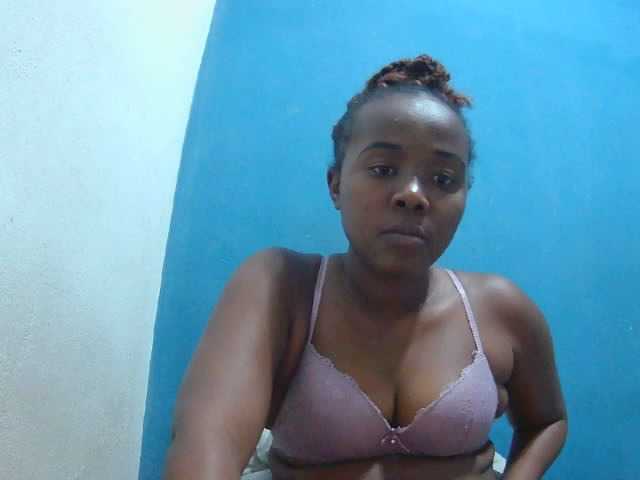 Tinah2 live cam on BongaCams