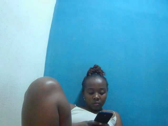 Tinah2 live cam on BongaCams