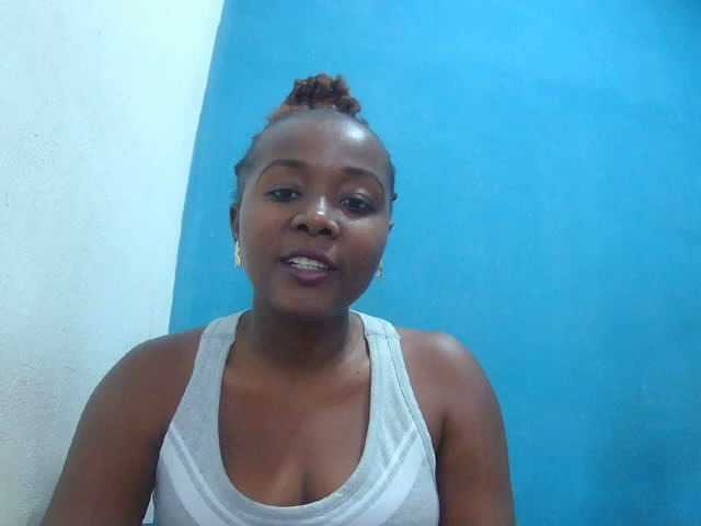Tinah2 live cam on BongaCams