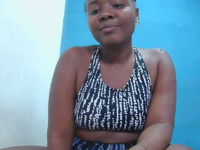 Tinah2 live cam on BongaCams
