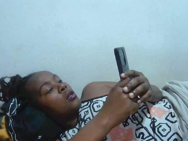 Tinah2 live cam on BongaCams