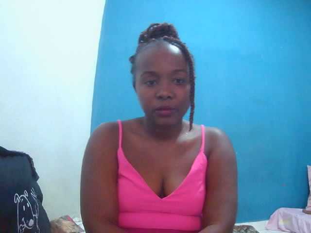Tinah2 live cam on BongaCams