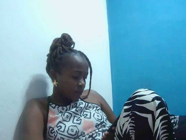 Tinah2 live cam on BongaCams