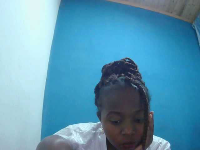 Tinah2 live cam on BongaCams