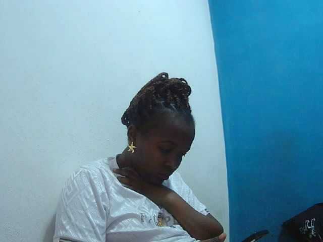 Tinah2 live cam on BongaCams