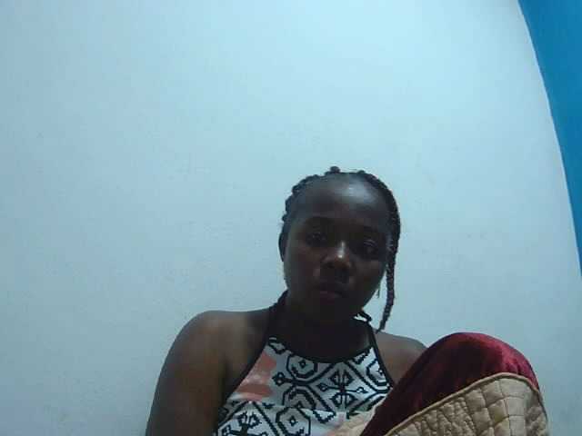 Tinah2 live cam on BongaCams
