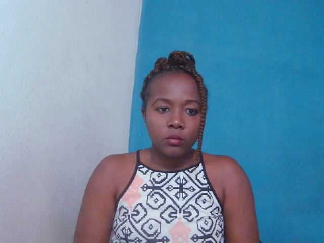 Tinah2 live cam on BongaCams