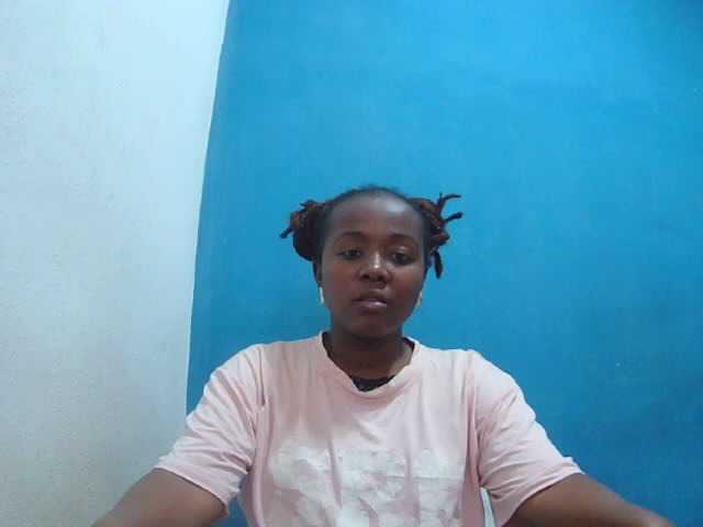 Tinah2 live cam on BongaCams