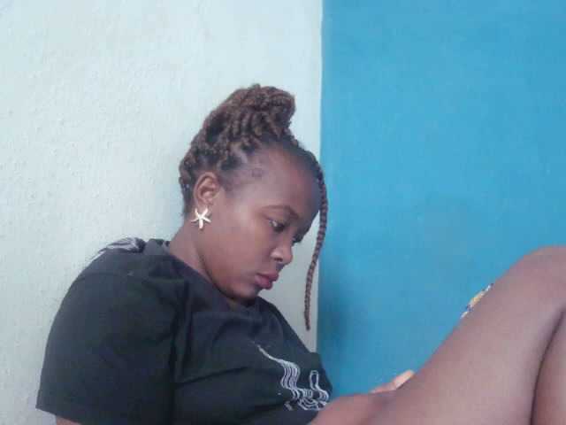 Tinah2 live cam on BongaCams