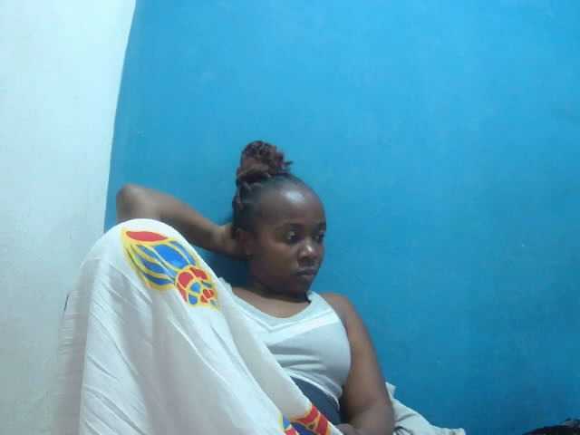 Tinah2 live cam on BongaCams