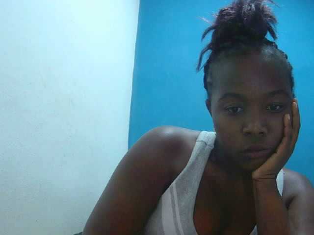 Tinah2 live cam on BongaCams