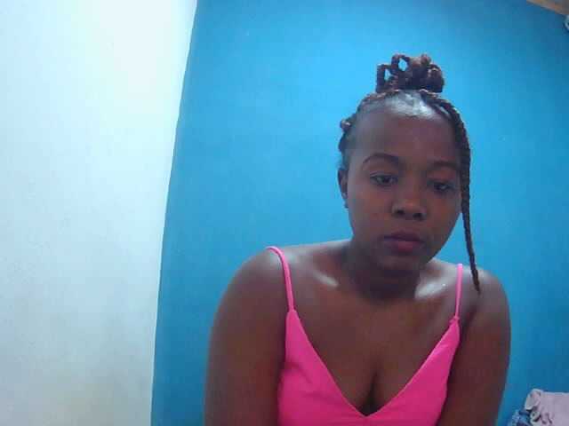 Tinah2 live cam on BongaCams